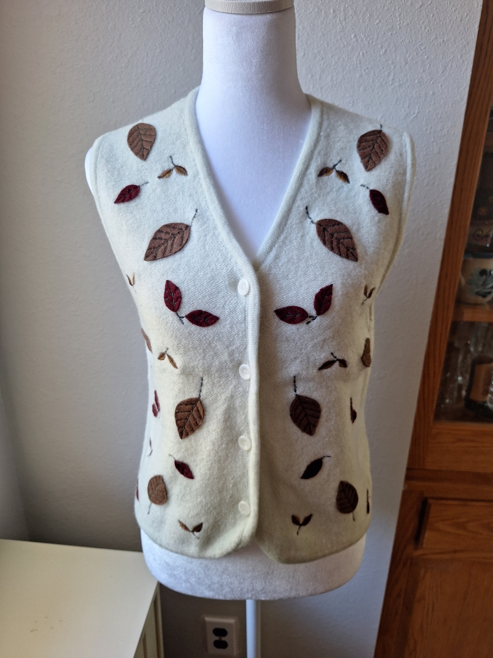 Vintage 100% Wool Crystal-Kobe Embroidered Leaf Sweater Vest Fall L